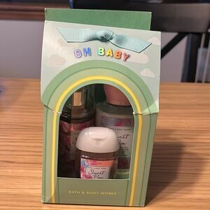Bath & Body Works “OH BABY” Gift Set.